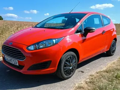 Gebraucht Ford Fiesta Ambiente 60 PS (44 kW) 2015 Rot Kleinwagen