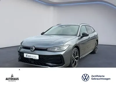 Usata VW Passat R-line 177 CV (130 kW) 2026 Grigio Station wagon