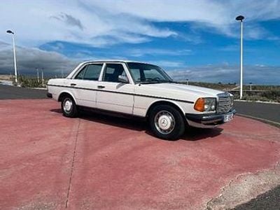 Gebraucht Mercedes 300 88 PS (64 kW) 1981 Weiß Limousine