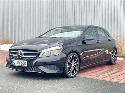 Gebraucht Mercedes A180 122 PS (89 kW) 2015 Schwarz Limousine