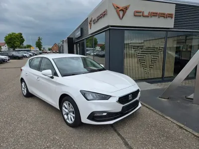 Używany Seat Leon Beats 150 KM (110 kW) 2022 Biały Sedan/Limuzyna
