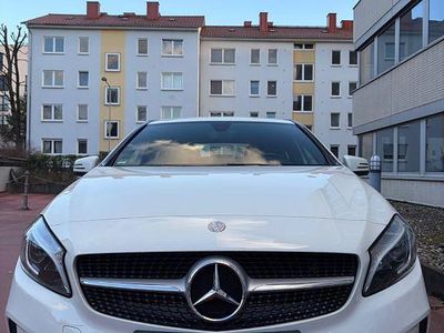 Gebraucht Mercedes A200 Urban 156 PS (114 kW) 2016 Weiß Limousine