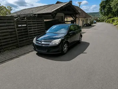 Gebraucht Opel Astra 90 PS (66 kW) 2009 Schwarz Limousine