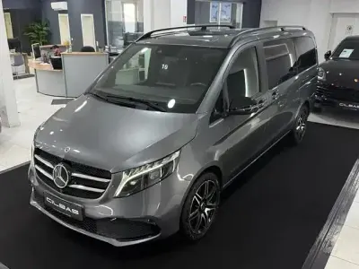 Gebraucht Mercedes V300 AMG 237 PS (174 kW) 2023 Lackfarbe selenitgrau metallic Van / Kleinbus