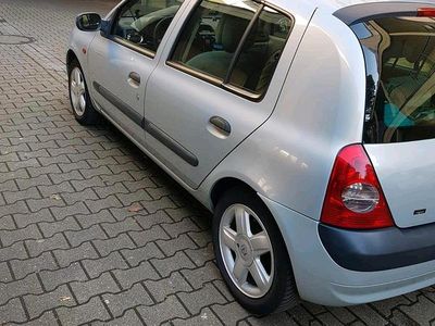 Gebraucht Renault Clio II 75 PS (55 kW) 2002 Silber Kleinwagen