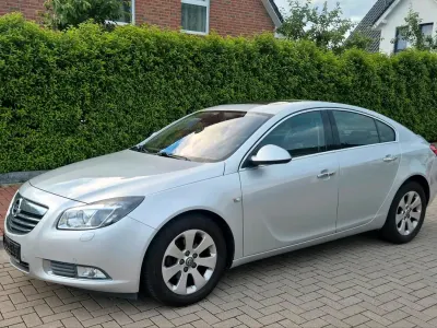 Gebraucht Opel Insignia 140 PS (102 kW) 2012 Grau Limousine