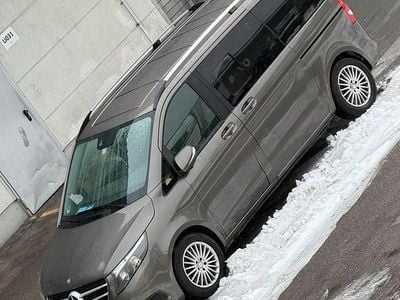 Gebraucht Mercedes V220 163 PS (119 kW) 2015 Braun Van / Kleinbus