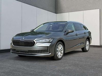 Neu Skoda Superb Selection 193 PS (141 kW) 2025 Graphitegrau metallic Kombi