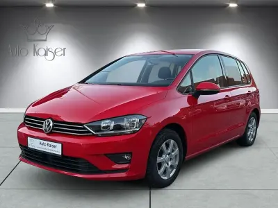 Second-hand VW Golf Sportsvan Comfortline 125 CP (91 kW) 2015 Roșu Monovolum