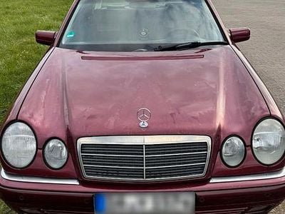 Gebraucht Mercedes E280 204 PS (150 kW) 1999 Rot Limousine