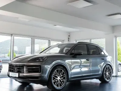 Gebraucht Porsche Cayenne 470 PS (345 kW) 2025 Grau SUV