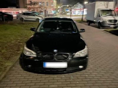 Second-hand BMW 523 179 CP (131 kW) 2007 Negru Berlinǎ