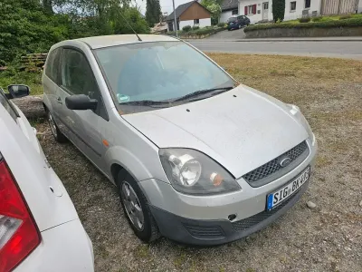 Używany Ford Fiesta Viva 60 KM (44 kW) 2005 Srebrny Hatchback