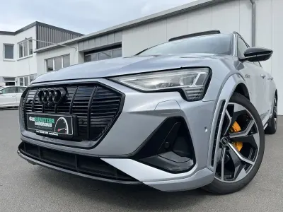 Gebraucht Audi e-tron Ambiente 369 kW (503 PS) 2022 Silber SUV