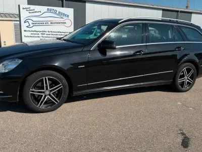 Gebraucht Mercedes E250 Elegance 204 PS (150 kW) 2012 Schwarz Kombi