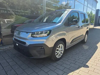 Neu Fiat Doblò 102 PS (75 kW) 2026 Maestro grau Van / Kleinbus