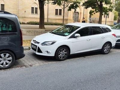 Gebraucht Ford Focus 140 PS (102 kW) 2014 Weiß Limousine