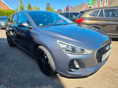 Gebraucht Hyundai i30 Select 101 PS (74 kW) 2017 Grau Kombi