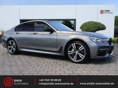 Gebraucht BMW 750 M Sport 400 PS (294 kW) 2017 Magellangrau Limousine