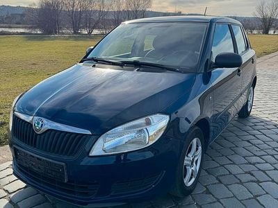 Gebraucht Skoda Fabia 60 PS (44 kW) 2012 Blau Kleinwagen