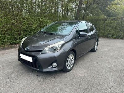 Gebraucht Toyota Yaris Hybrid Edition 75 PS (55 kW) 2014 Grau Limousine