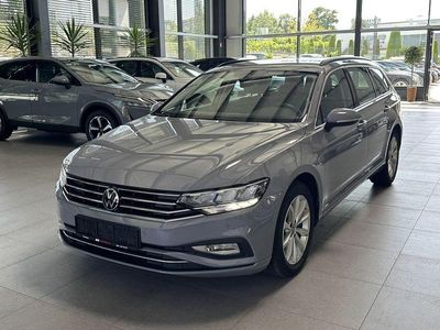 Gebraucht VW Passat 122 PS (89 kW) 2023 Moonstone gray Kombi