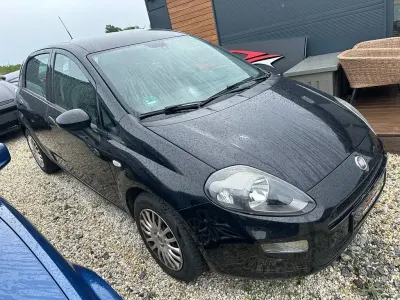 Gebraucht Fiat Punto Pop 77 PS (56 kW) 2012 Schwarz Kleinwagen