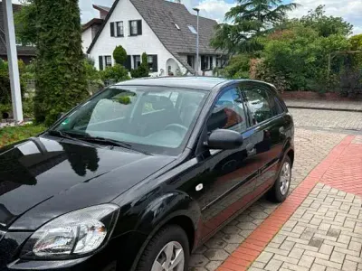 Gebraucht Kia Rio Attract 97 PS (71 kW) 2010 Schwarz Limousine
