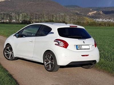 Second-hand Peugeot 208 Allure 120 CP (88 kW) 2013 Alb Hatchback
