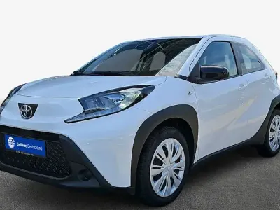 Gebraucht Toyota Aygo X X-play 72 PS (52 kW) 2023 Schneeweiß SUV