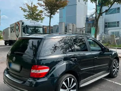 Gebraucht Mercedes ML500 306 PS (225 kW) 2005 Schwarz SUV
