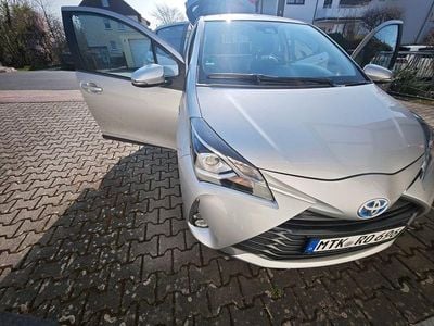 Gebraucht Toyota Yaris Club 101 PS (74 kW) 2020 Silber Limousine