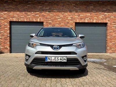 Second-hand Toyota RAV4 Comfort 155 CP (114 kW) 2016 Argintiu SUV