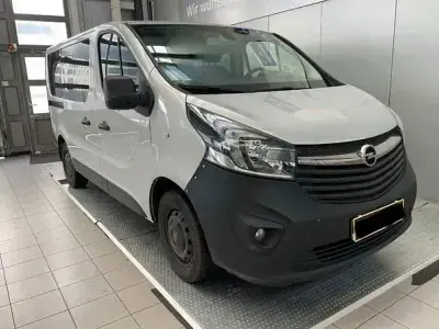 Usata Opel Vivaro 120 CV (88 kW) 2015 Argento Monovolume