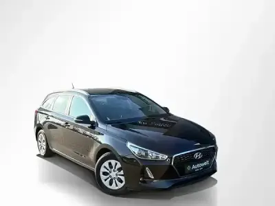 Gebraucht Hyundai i30 101 PS (74 kW) 2017 Phantom black Kombi