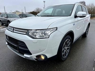Gebraucht Mitsubishi Outlander P-HEV Top 121 PS (88 kW) 2015 Weiß SUV
