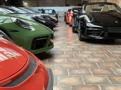 Grau Gebraucht 2025 Porsche 911 Carrera 4 Cabriolet Cabrio | 189.790 € (Guter Preis)