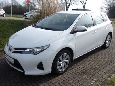 gebraucht Toyota Auris 1.33 Dual-VVT-i Cool Stoßstange Riss VR