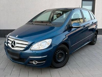 Gebraucht Mercedes B180 109 PS (80 kW) 2010 Blau Van / Kleinbus