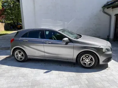 Gebraucht Mercedes A180 109 PS (80 kW) 2014 Grau Limousine