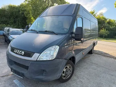 Second-hand Iveco Daily 126 CP (92 kW) 2011 Gri Break
