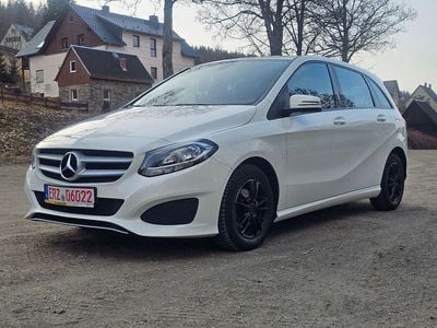 Gebraucht Mercedes B180 122 PS (89 kW) 2016 Calcitweiß Van / Kleinbus