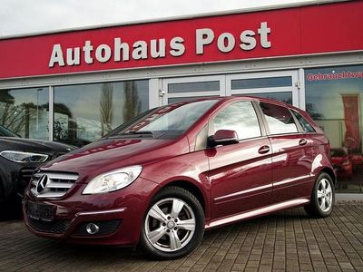 Gebraucht Mercedes B180 116 PS (85 kW) 2011 Rot Van / Kleinbus