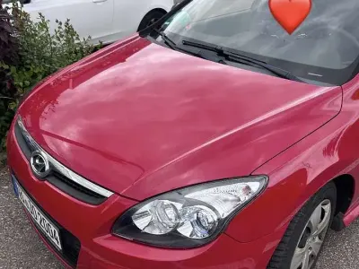 Gebraucht Hyundai i30 Classic 109 PS (80 kW) 2010 Rot Limousine