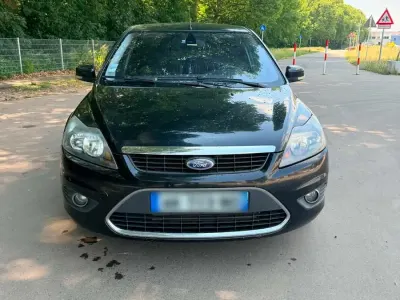 Gebraucht Ford Focus 115 PS (84 kW) 2010 Schwarz Limousine
