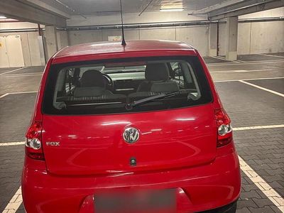 Gebraucht VW Fox 55 PS (40 kW) 2009 Rot Kleinwagen