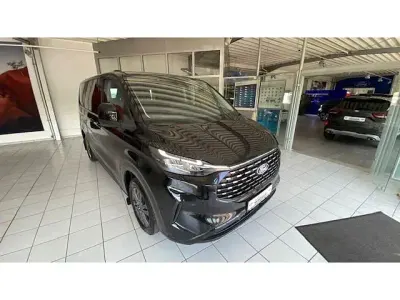 Gebraucht Ford Tourneo Titanium 136 PS (100 kW) 2025 Schwarz Van / Kleinbus