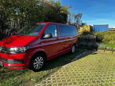 Second-hand VW Multivan Trendline 150 CP (110 kW) 2018 Roșu Monovolum