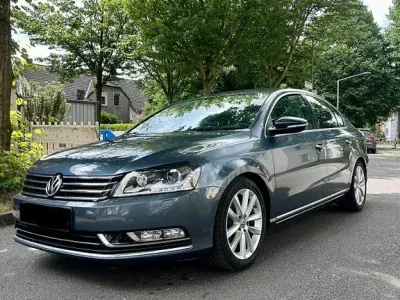 Gebraucht VW Passat Highline 122 PS (89 kW) 2012 Grau Limousine