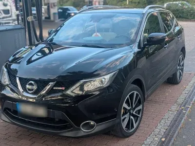 Gebraucht Nissan Qashqai Tekna 131 PS (96 kW) 2015 Schwarz SUV